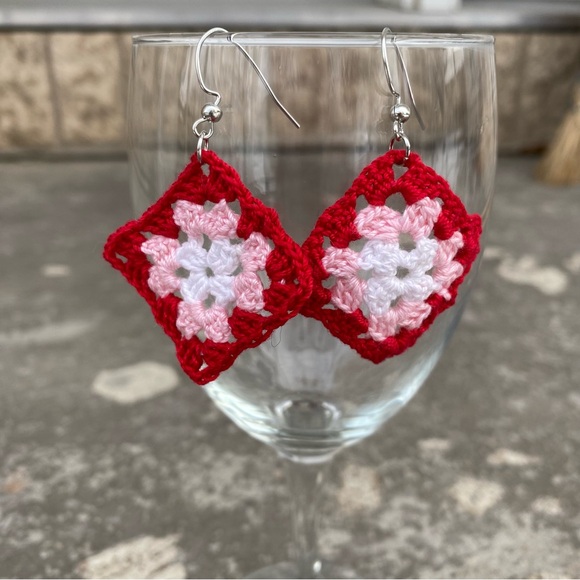 Feathers Ruffled Jewelry - Red & Pink Crochet Granny Square Earrings